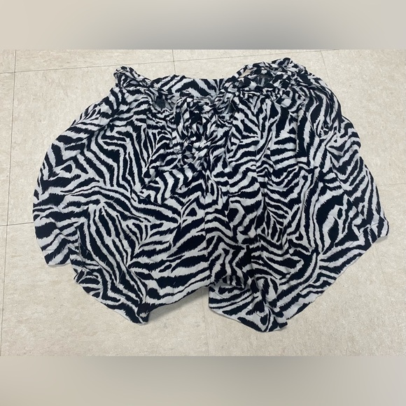 Jessica Simpson Black and White Zebra Print High Waist Shorts - Picture 1 of 5